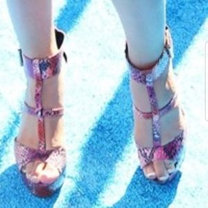 ISO Candie's cazubensnake heels